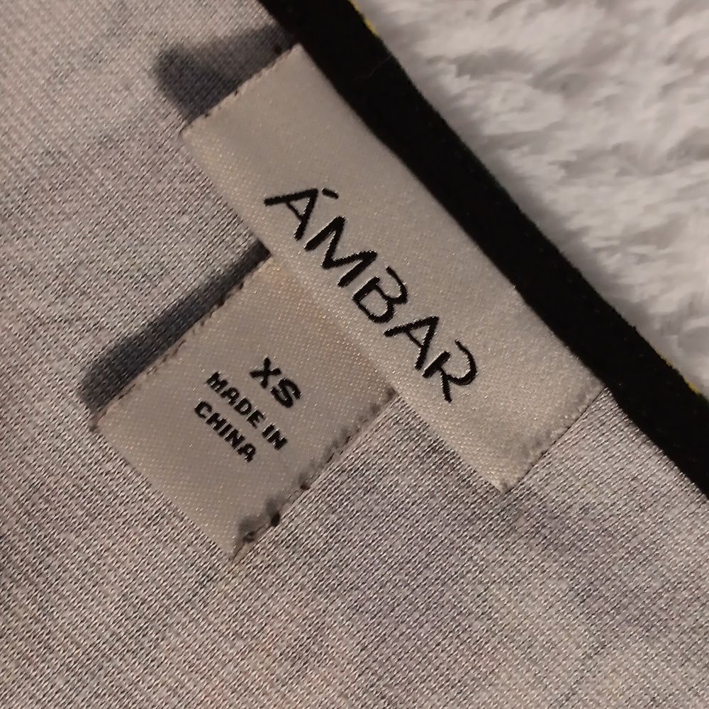 Ambar Cropped Racerback Tanktop - Picture 4 of 5